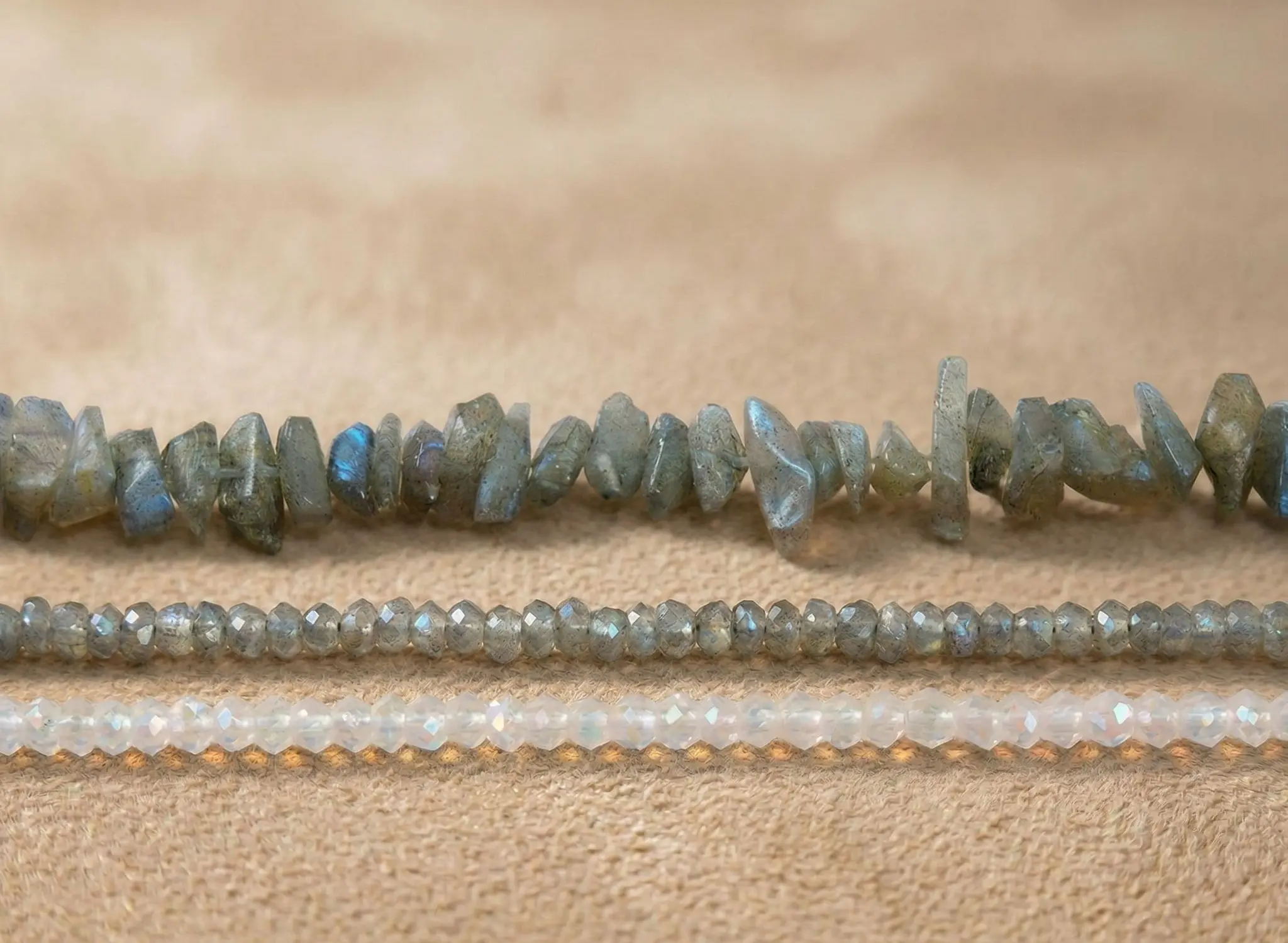 Colliers de labradorite