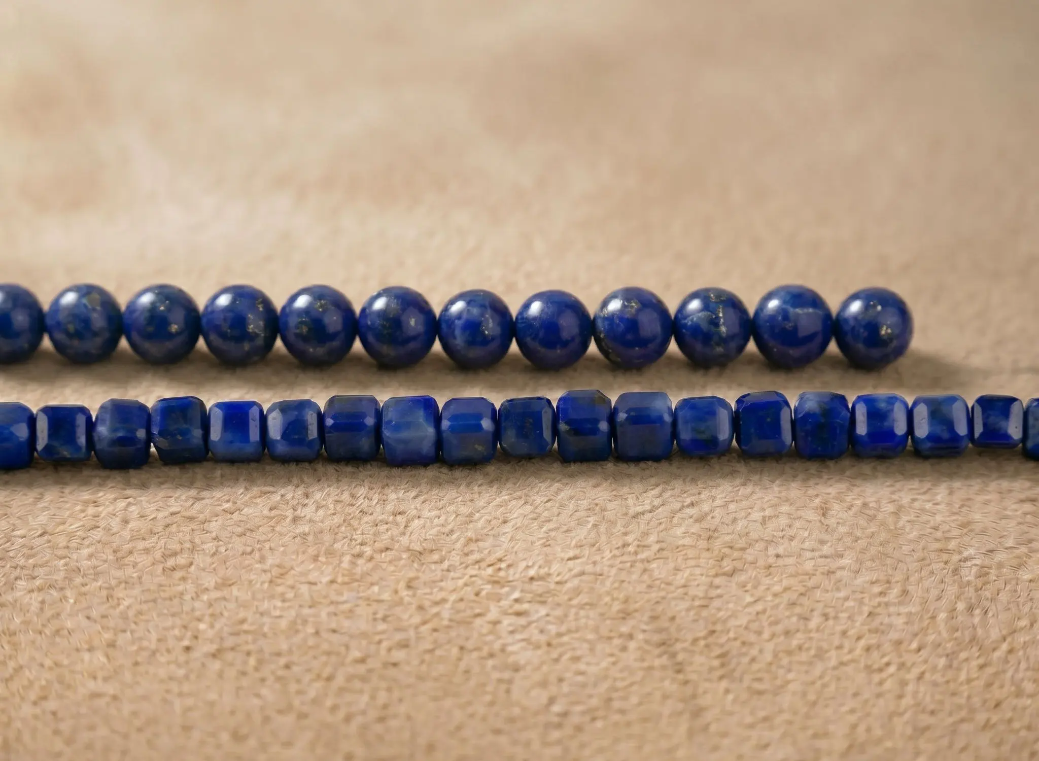Colliers en lapis-lazuli