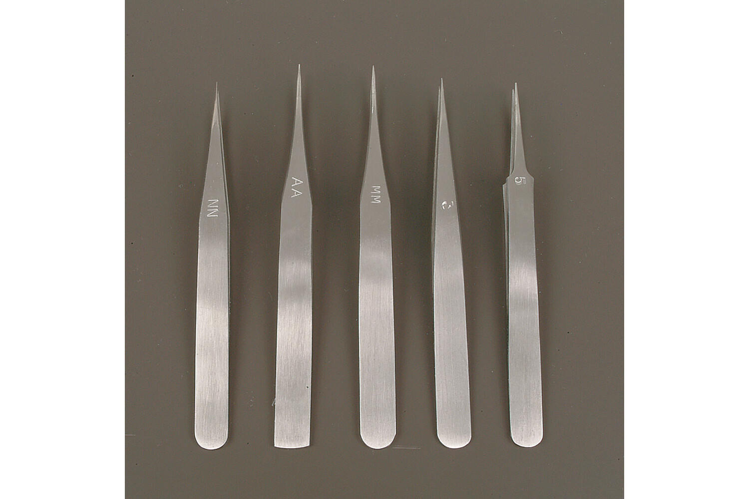 SET DE 5 PINCETTES AA-MM-NN-3-5