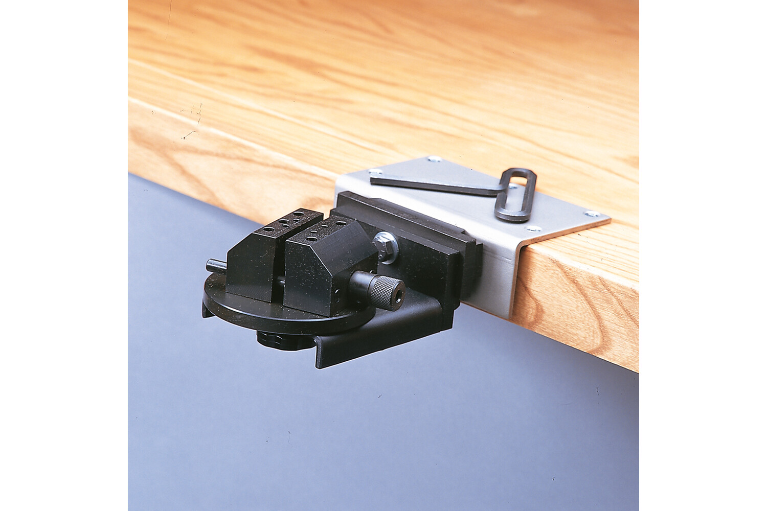 ETAU POUR BENCHMATE