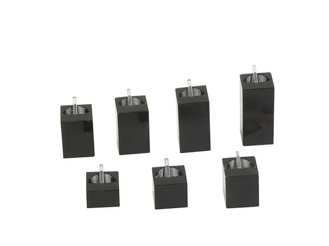 SUPPORTS DE BAGUES NOIRS CARRÉS - SET DE 7
