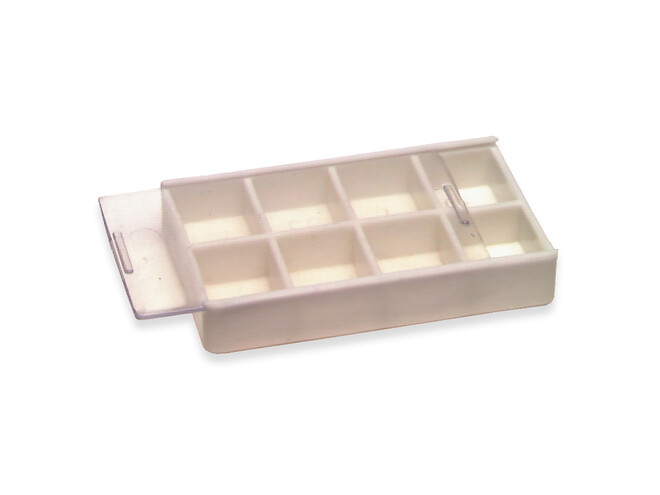 BOITE A 8 COMPARTIMENTS 75 X 45 X 12 MM