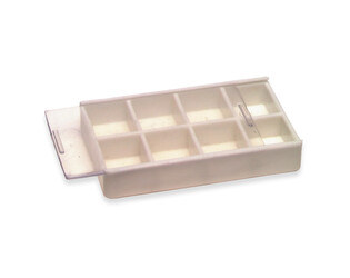 BOITE A 8 COMPARTIMENTS 75 X 45 X 12 MM