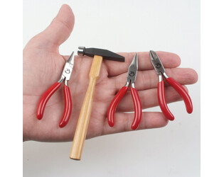 SET DE 3 MINI PINCES ET MINI MARTEAU.